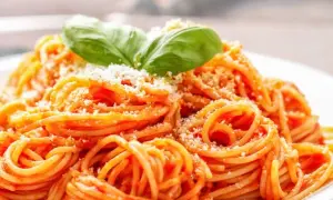 Jak zrobić spaghetti z gotowym sosem w 15 minut bez wysiłku