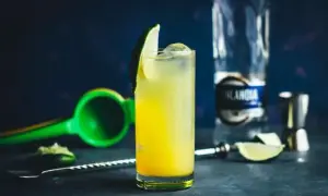 Pyszne drinki z wódką kokosową, które zachwycą Twoich gości