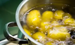 Ile czasu gotować warzywa na sałatkę, aby były idealne?