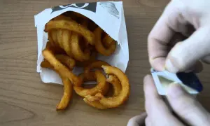 Ile kosztują zakręcone frytki w McDonald's? Sprawdź ceny i promocje