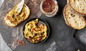 Jak zrobić guacamole z pomidorem - prosty przepis na pyszną przekąskę