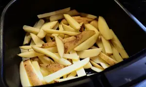 Jak smażyć frytki we frytkownicy beztłuszczowej, aby były chrupiące
