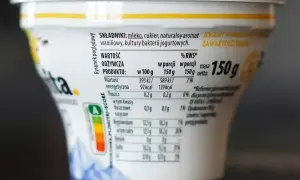 Czy skyr jest zdrowy? Opakowanie jogurtu waniliowego z informacją o wartościach odżywczych i Nutri-Score A.