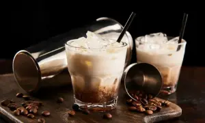 Biały rusek drink - łatwy przepis na pyszny koktajl, który zachwyca