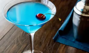 Przepis na drink Blue Moon – odkryj smak klasycznego koktajlu