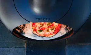 Jak upiec pizzę na kamieniu: unikaj najczęstszych błędów i ciesz się smakiem