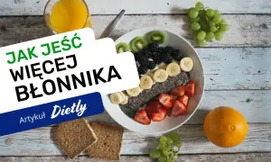 Jak jeść więcej błonnika? Miska pełna owoców, nasion chia i ciemnego pieczywa to idealny start dnia.