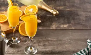 Odkryj przepis na idealny mimoza drink na brunch i nie tylko
