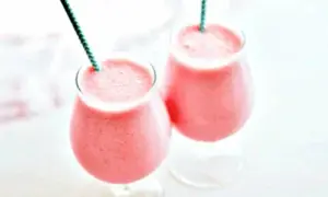Różowa pantera drink - prosty przepis na pyszny koktajl na każdą okazję