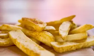 Ile robią się frytki w piekarniku? Sprawdź czas pieczenia!