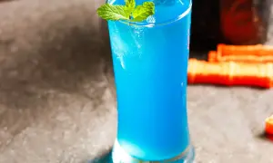 Jak przygotować pyszny drink Bols Kamikaze w różnych kolorach