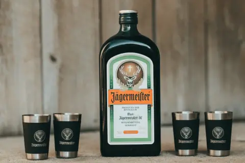 Jak przygotować idealny jagerbomb drink – składniki i sekrety smaku