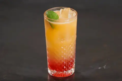 Madras drink: przepis na orzeźwiający koktajl, który zachwyca