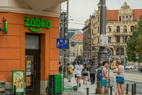Mojito w Żabce: Gdzie kupić orzeźwiający napój bezalkoholowy?