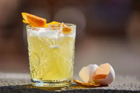 Słodko kwaśny drink – proste przepisy na orzeźwiające koktajle