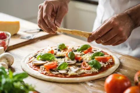 Jak układać składniki na pizzę, aby uniknąć najczęstszych błędów