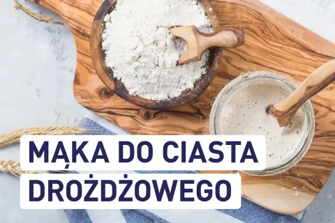 Mąka do ciasta drożdżowego w drewnianej misce i zakwas w słoiku. Idealne składniki na puszyste wypieki.