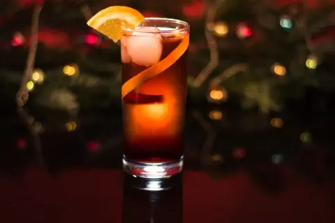 Rozgrzewające drinki zimowe, które umilą każdy chłodny wieczór