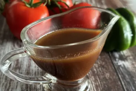 Jak zrobić sos balsamiczny do sałatki - prosty przepis na smakowitość