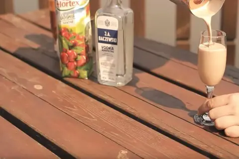 Najlepsze drinki z orzechówki, które zaskoczą Twoich gości
