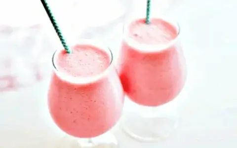 Różowa pantera drink - prosty przepis na pyszny koktajl na każdą okazję