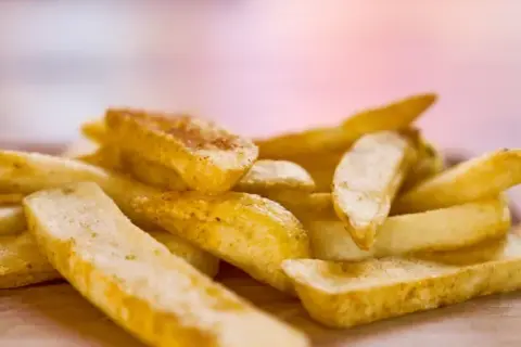 Ile robią się frytki w piekarniku? Sprawdź czas pieczenia!