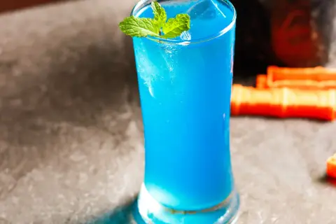 Jak przygotować pyszny drink Bols Kamikaze w różnych kolorach