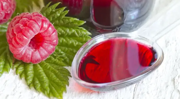 Pyszne drinki z syropem malinowym, które zachwycą Twoje podniebienie