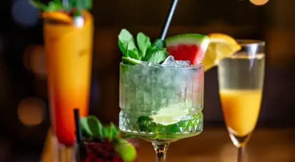 Najlepsze drinki z miętą, które orzeźwią w gorące dni