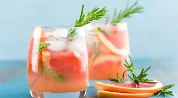 Najlepsze drinki z sokiem grejpfrutowym, które zachwycą Twoje podniebienie