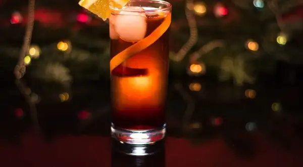 Rozgrzewające drinki zimowe, które umilą każdy chłodny wieczór