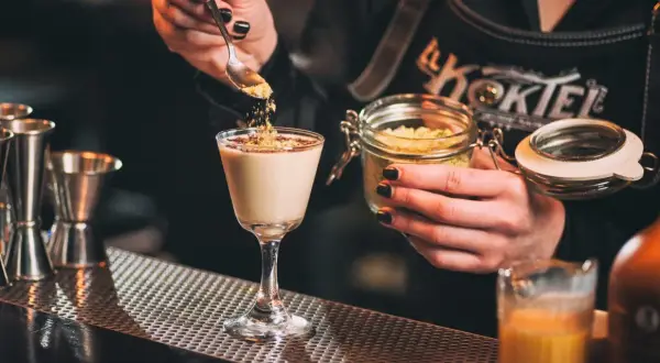Goldwasser drink – odkryj najlepsze przepisy na koktajle z likierem
