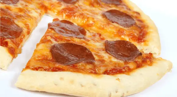 Ile waży pizza 30 cm? Zaskakujące różnice w wadze!