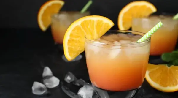 Pyszne drinki z sokiem malinowym i pomarańczowym, które musisz spróbować