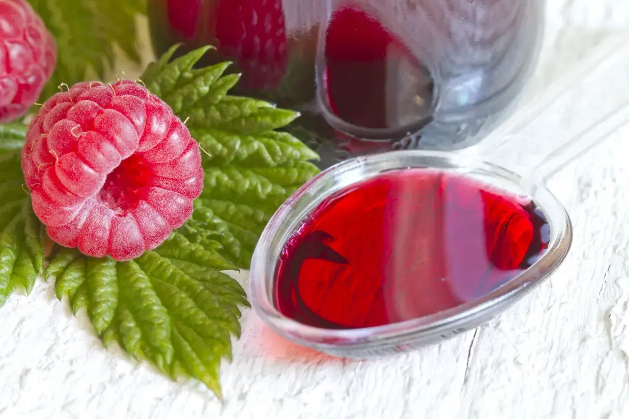 Pyszne drinki z syropem malinowym, które zachwycą Twoje podniebienie