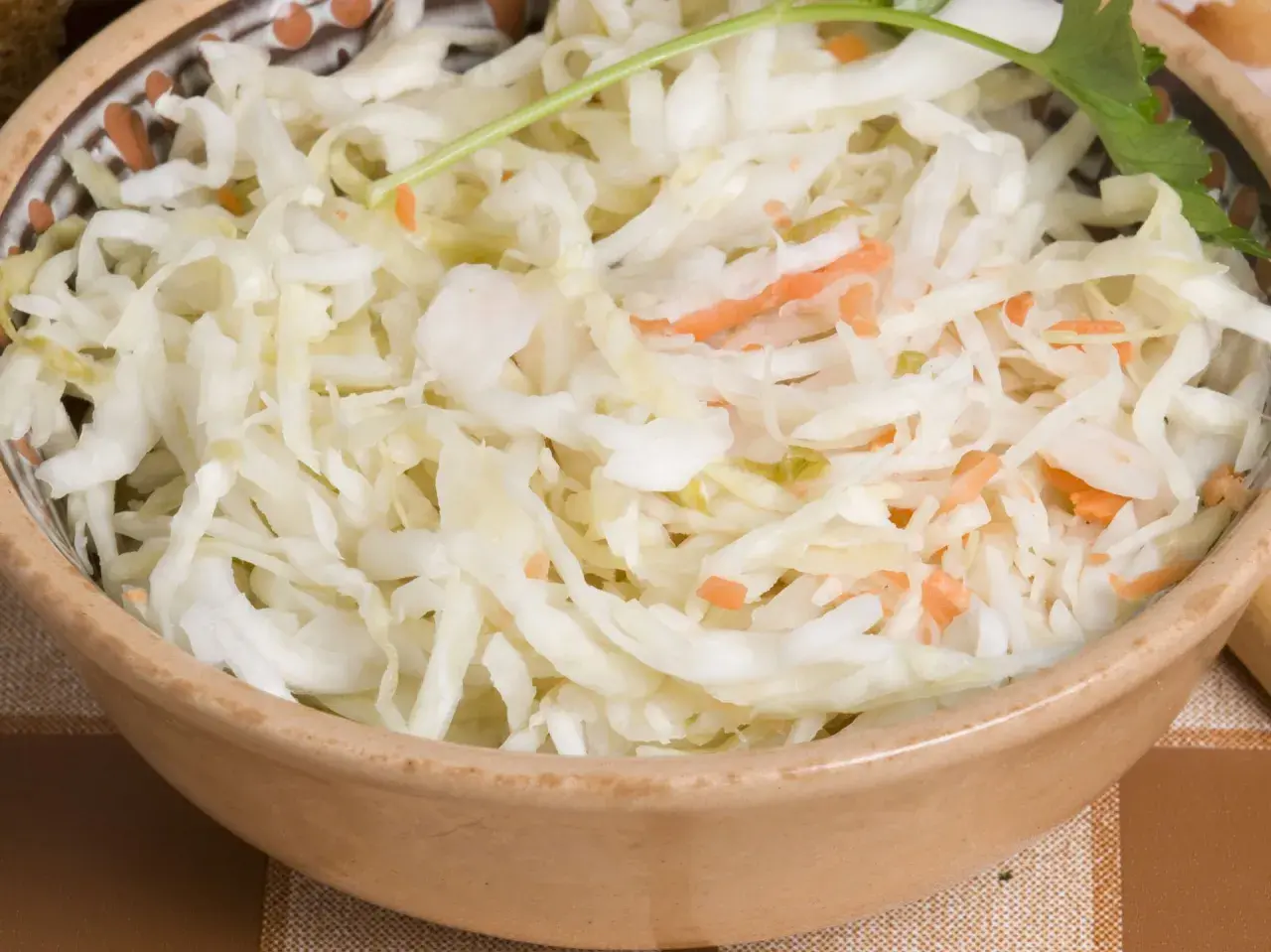 Jak zrobić sałatkę coleslaw, która zaskoczy Twoich gości smakiem