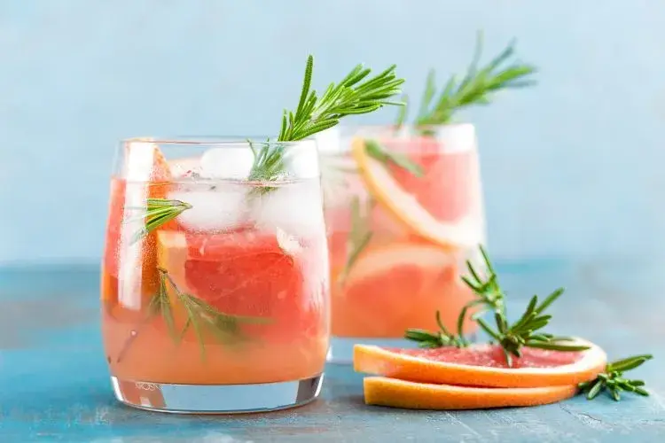 Najlepsze drinki z sokiem grejpfrutowym, które zachwycą Twoje podniebienie