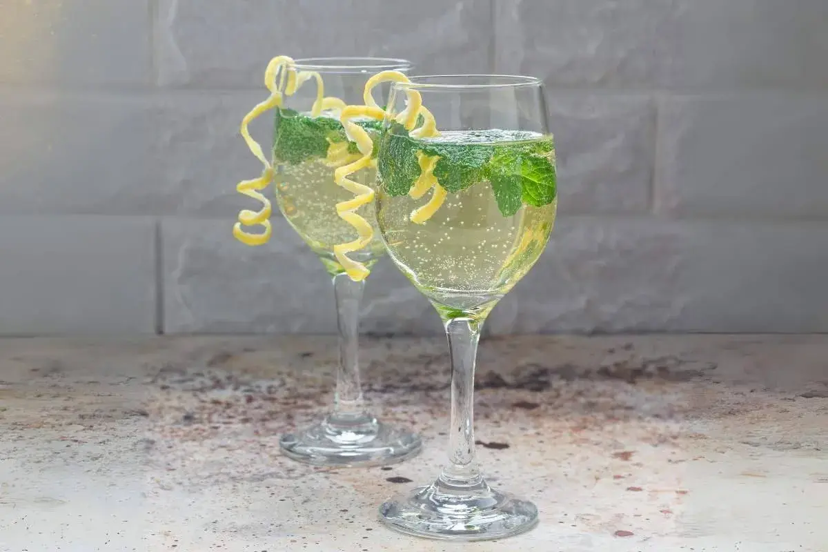 Jak przygotować idealny szprycer drink: prosty przepis i porady