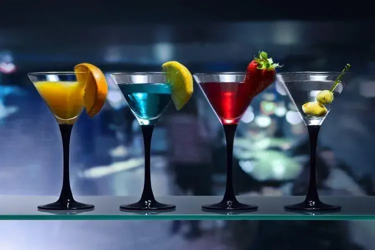Martini extra dry drink – odkryj jego smak i idealne przepisy