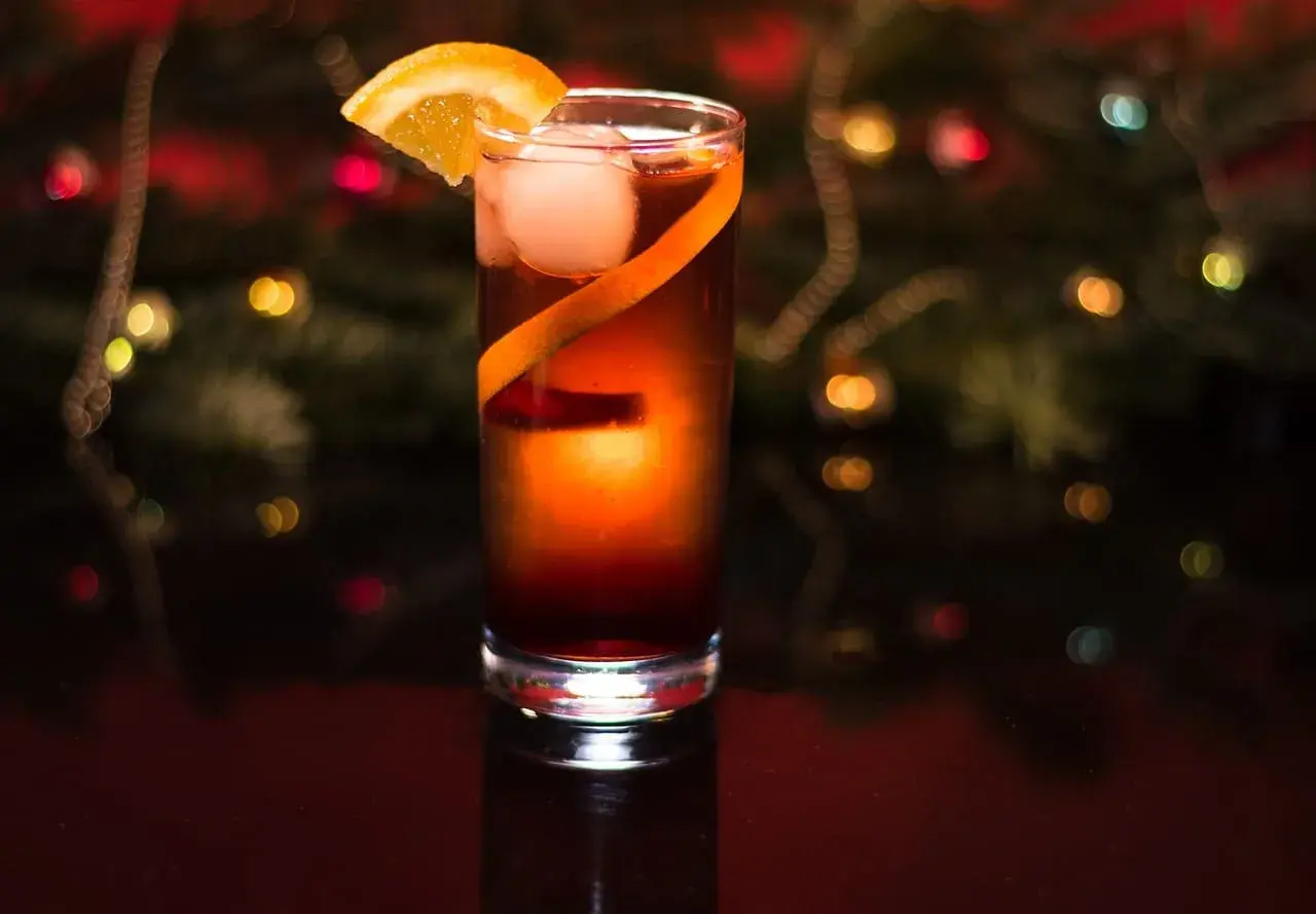 Rozgrzewające drinki zimowe, które umilą każdy chłodny wieczór