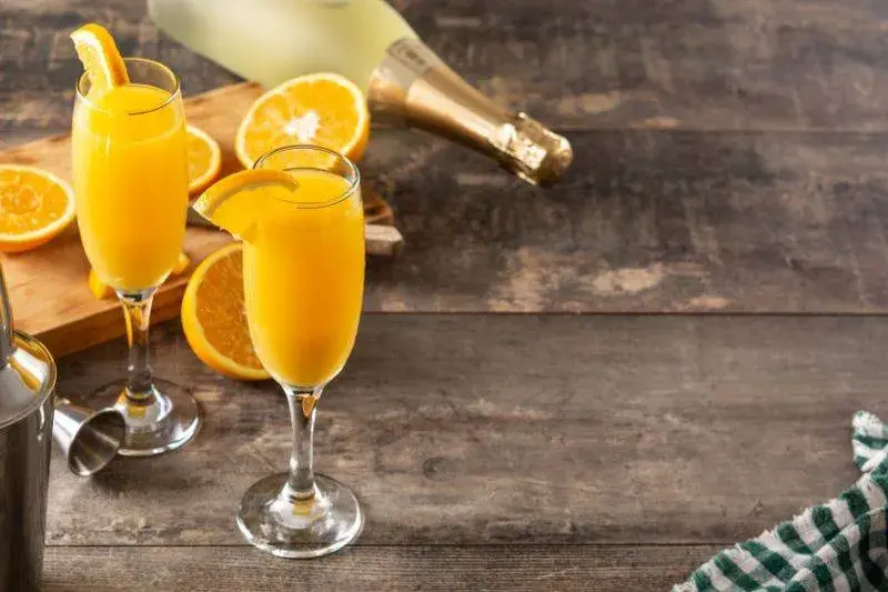 Odkryj przepis na idealny mimoza drink na brunch i nie tylko