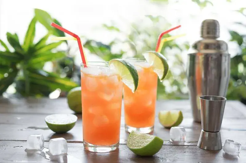 Najlepsze drinki ze spritem, które zaskoczą Twoich gości