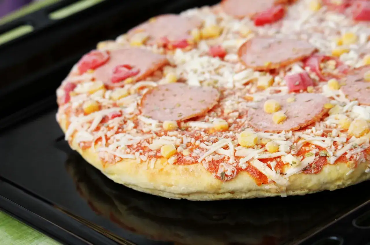 Zdjęcie Jak upiec mrożoną pizzę, aby uniknąć najczęstszych błędów?