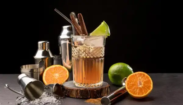 Najlepsze drinki z białym rumem, które zachwycą Twoich gości