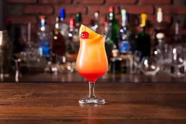 Najlepszy przepis na drink huragan - orzeźwiający smak tropików