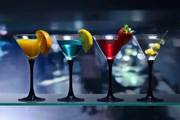 Martini extra dry drink – odkryj jego smak i idealne przepisy